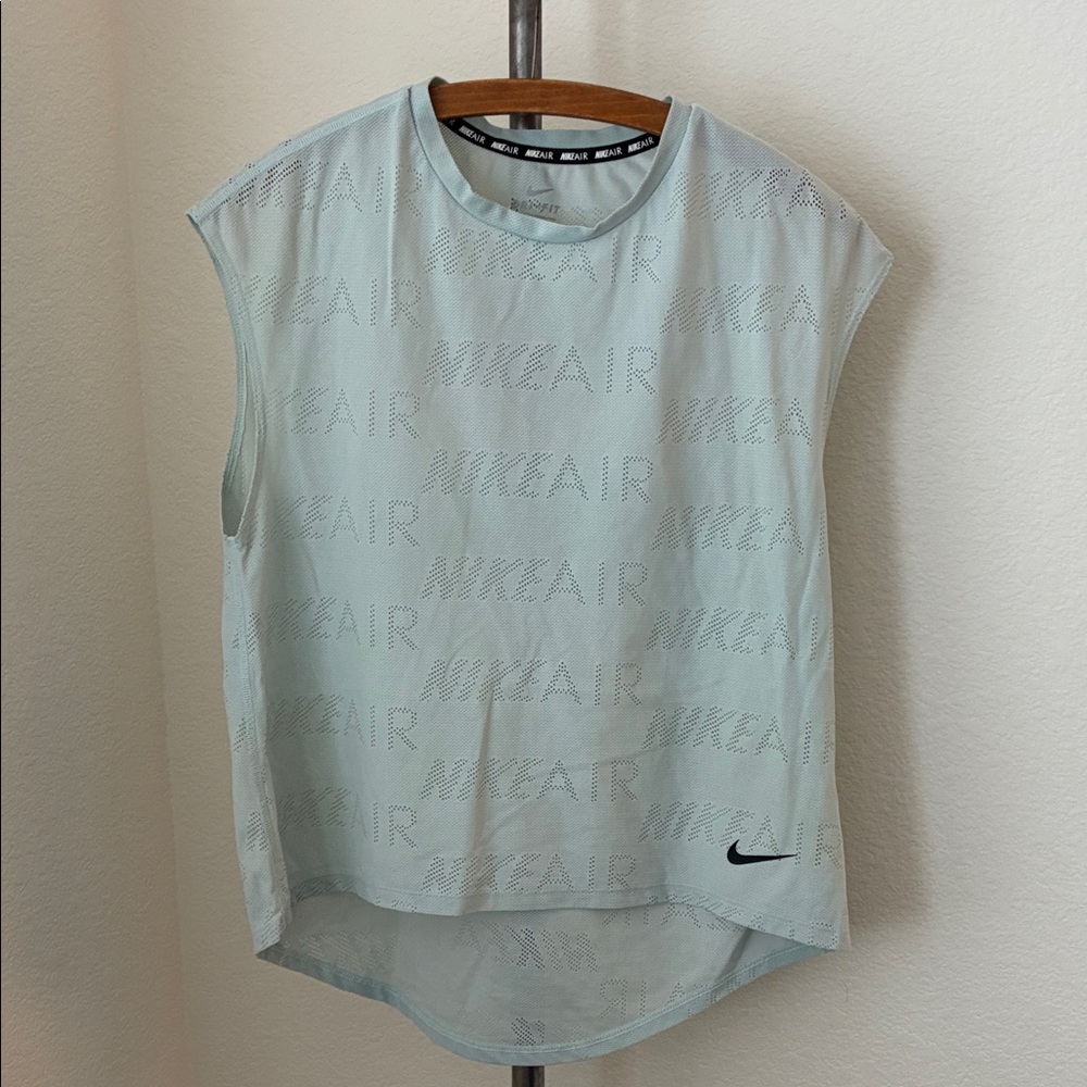 Nike Women's Muscle Tee dri-FIT
Mesh vapor green sz M gym activewear EUC